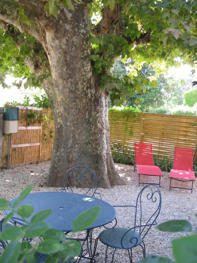 Location& Gites Сариан Екстериор снимка